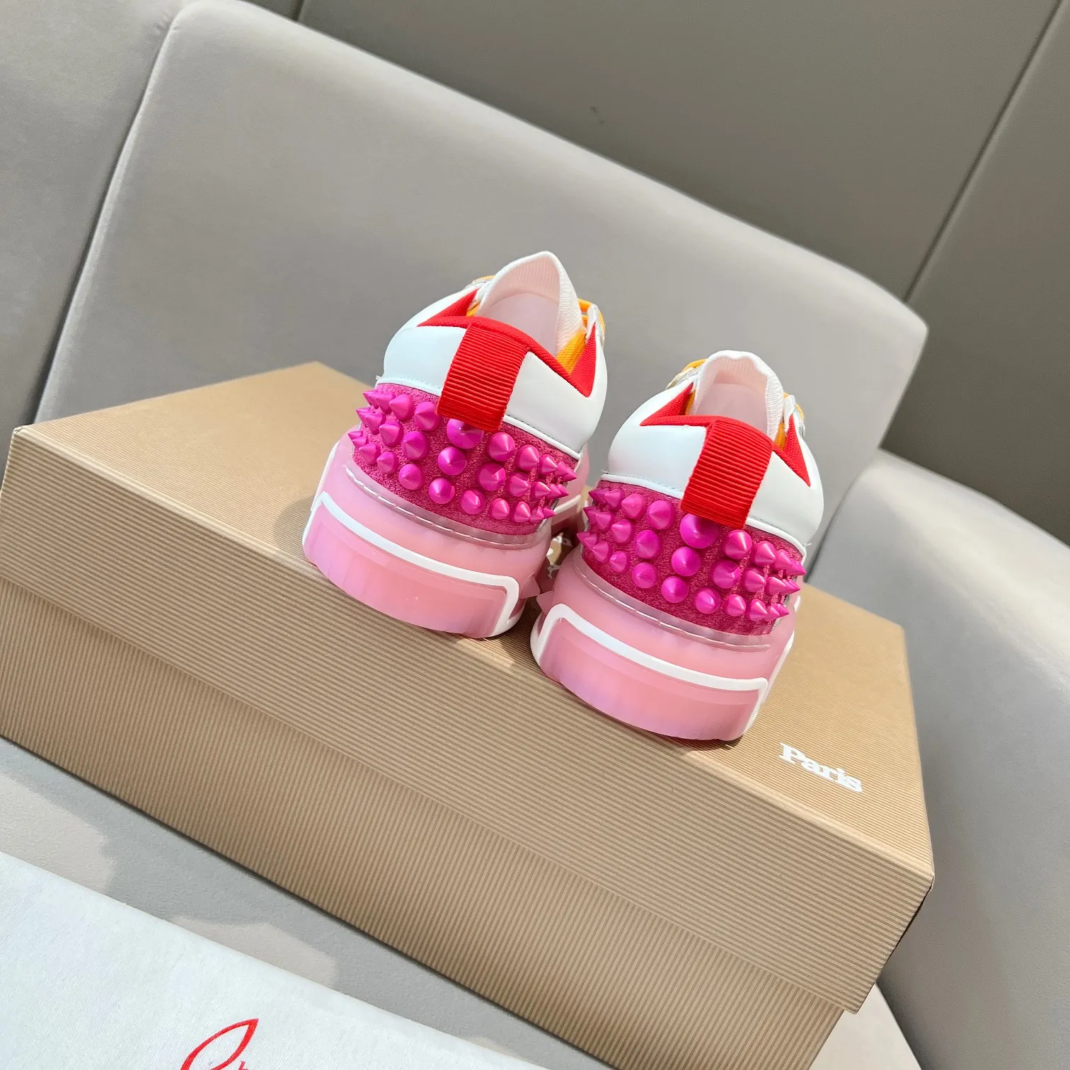 Men's shoes 💰700 🌹🌹🌹̋ Wang Junkai Yang Mi Xu Kai Zhang Jingyi Ding Chengxin Chen Muchi Wang Ziyi Same style Christian Louboutin 2024 [New product] ASTROLOUBI unisex thick-soled sports shoes red-soled shoes perfectly integrate fashion and sports, The fabrics are made of luxurious calfskin, soft suede, smooth satin and laminated leather, and the back is decorated with classic rivets. The interior is blended with a knitted tongue for added durability, breathability and quick-drying comfort. The outsole is made of a combination of EVA foam and imported rubber, and the colorful CL iconic letters on the side of the outsole show the brand's unique style. It is a ceiling-level comfortable skate shoe! ! !  Men's size 39--45. Women's size 35--40